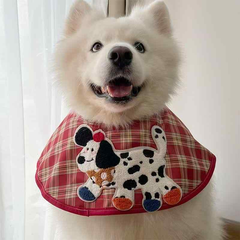 犬用 口拭き巾 フェスティブ ネックガード かわいい カード 柄 チェック柄 コットン 混紡 軽量 通年使用 犬服 アクセサリー 首回り 保護 赤 ベース 大型犬 中型犬 小型犬 ゴールデン ドーベルマン ラブラドール 季節 無関係 柔らかい 素材 日常