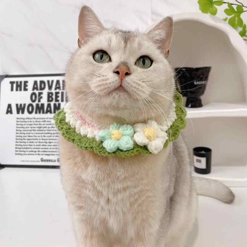 ペット用 花柄 手編み 毛糸 首輪 飾り 猫 犬 アクセサリー 涤纶素材 花卉パターン 花花緑 花花黄 花花藍 Sサイズ Mサイズ 四季対応 ビブ 首回り 保護 かわいい デザイン 針織 コイル テディ ビアード 通用 聖誕 風格