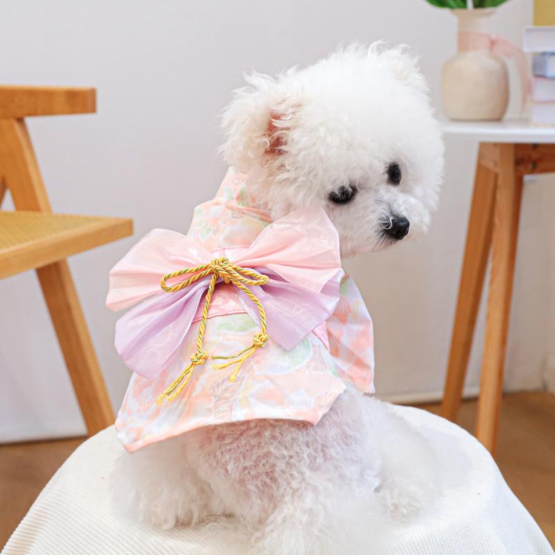 ペット服 犬猫用 ユニセックス 桜柄 和風 かわいい 服 紫 ピンク ポリエステル 素材 軽量 伸縮性 春夏 桜花 夢 和服 スタイル 普段使い 部屋着 レジャー カジュアル ファッション トップス タイプ 吸湿速乾 通気性 快適 フィット デザイン