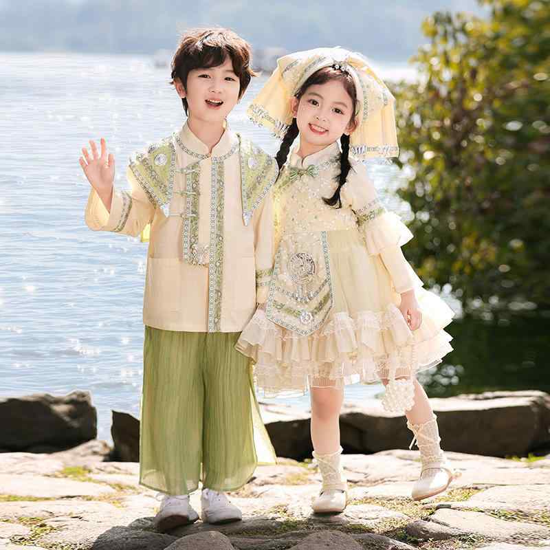 子供 民族衣装 男女兼用 壮族 苗族 ハニ族 演出服 ダンス衣装 レース 装飾 春季 雪紡 ポリエステル 軽量 透け感 かわいい デザイン 伝統柄 ステージ用 文化祭 イベント 対応 100-140cm 中小童 3-8歳