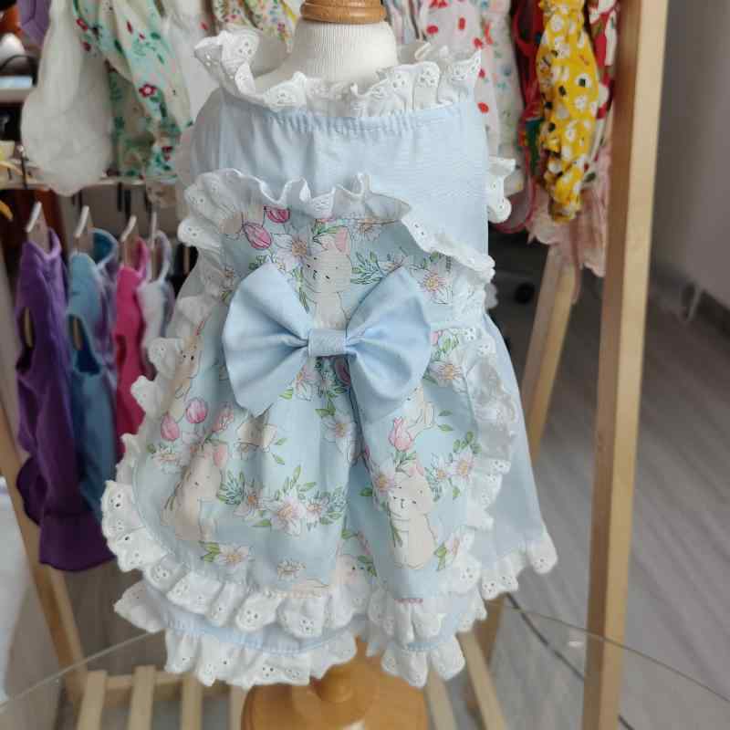 ペット服 女装風 メイドドレス プリンセス スタイル 犬猫用 コットン素材 かわいい 蝶結び アクセサリー ユニセックス ブルー ピンク ローズ ラビット プリント 軽量 伸縮性 通年 普段使い 室内着 ビッグシルエット Vネック フレアスカート ハート