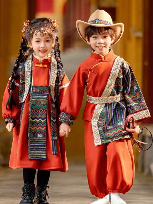 子供服 民族衣装 男の子 女の子 苗族 チベット族 壮族 ウイグル族 タイ族 モンゴル族 演出服 中国風 セットアップ ポリエステル フリース内張り 加厚 柔らかい 人工彩棉 冬用 通年対応 抽象柄 中性デザイン かわいい 部屋着 普段使い 文化衣装