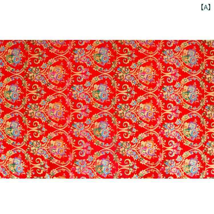 ・主な素材: ポリエステル100%・糸番手: 300D・密度: 92本/cm・幅: 75cm・重量: 480g/m²・柄: 雅緻な織り柄・カラー展開: 狭幅赤、狭幅黄、狭幅青、狭幅緑、狭幅白、広幅赤、広幅黄、広幅青、広幅緑、広幅白・用途: ズボン、シャツ、キャミソール、綿服、装飾布、テーブルクロス