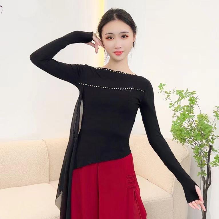 ・カテゴリ: Tシャツ・スタイル: 修身型・主な素材: モダール80-90%・袖丈: 長袖・ネックライン: 一字領・袖型: 常规袖・柄: 烫钻、纱网・カラー展開: ブラック、レッド、ブルー・サイズ展開: S、M、L、XL、2XL・衣長: 普通款