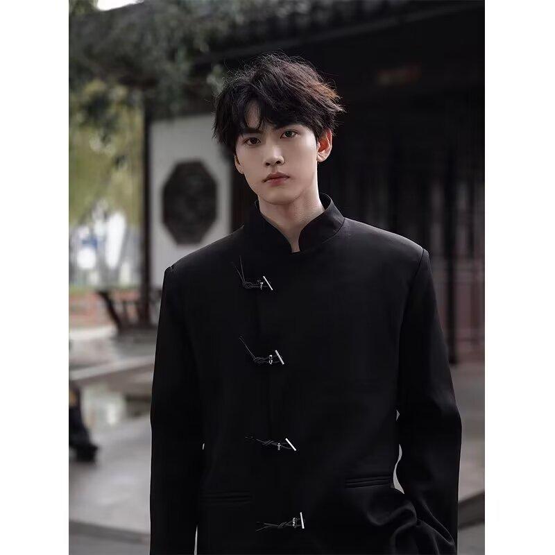 メンズ ジャケット 中山装 風 中国風 デザイン スタンドカラー トップス 黒 色 秋冬 春夏 宴会 服 化繊 混紡 ポリエステル 素材 ボタン 装飾 肩パッド 入 高温 成形 青少年 向け ゆったり シルエット 通勤 普段使い 軽量 伸縮性 吸湿 速乾