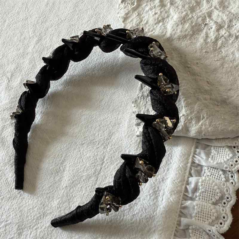 ヘアアクセサリー 女性用 ヘアバンド 歯付き 防滑 ヘアクリップ 秋冬 カラーバリエーション ブラック ホワイト 軽量 アクリル素材 手作り 自然 スタイル 清新 かわいい 普段使い ヘアアレンジ 機能性 ファッション