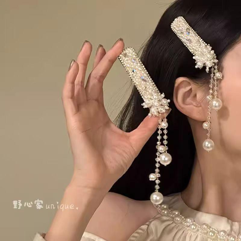 ・素材: アクリル・加工: 手作り・種類: BBクリップ・スタイル: ファッショントレンド・カテゴリ: ヘッドアクセサリー・対象: 女性用・装飾: 非装飾・人気要素: なし・カラー展開: ホワイトフラワー2本タッセル, パープルバタフライタッセル