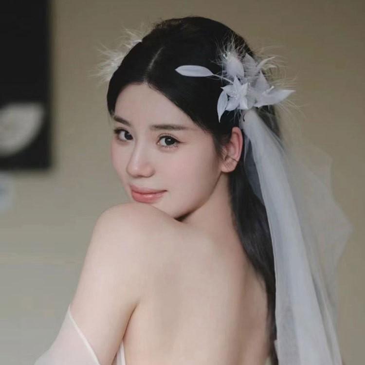 ・カテゴリ: ヘアアクセサリー・スタイル: 日韓・スタイル分類: 清新甜美・主な素材: 布・加工方法: 手作り・種類: サイドクリップ・人気要素: 花・カラー展開: 羽毛、ピンク・対象: 女性