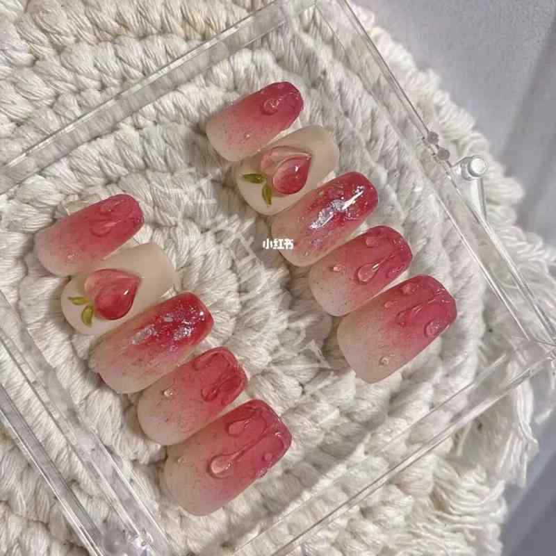 ネイルチップ 女性用 かわいい 甘い グラデーション ピンク 桃色 ハート フレンチ ショート 中長 透明 薄型 無痕 杏仁型 花柄 フルーツ柄 星空柄 糖果柄 自然 輝く 簡単装着 軽量 伸縮性 接触冷感 再生繊維 ピンク系 アイボリー 普段使い デー