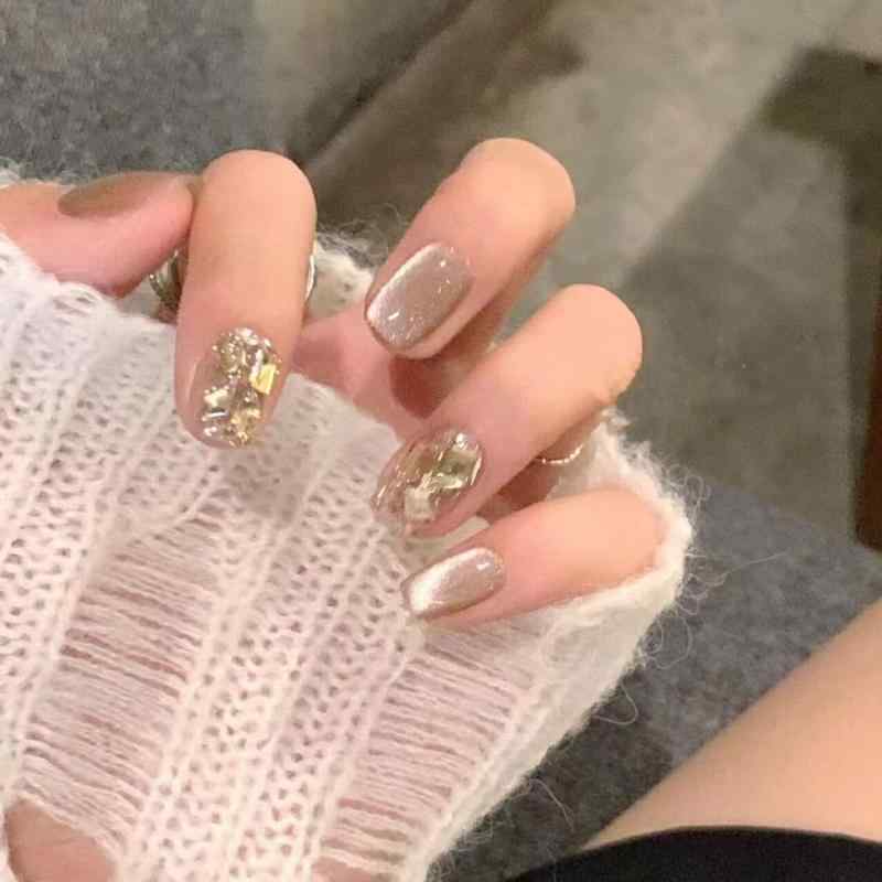 ネイルステッカー 女性用 穿戴式 猫目香槟 ダイヤモンド風 指甲パッチ 短めデザイン かわいい 甘め シンプル ラグジュアリー風 ins風 純欲風 貝殻 猫爪 星空 パターン 軽量 簡単装着 偽物ネイル 完成品 30枚セット ピンク系 ブラウン系 ゴール