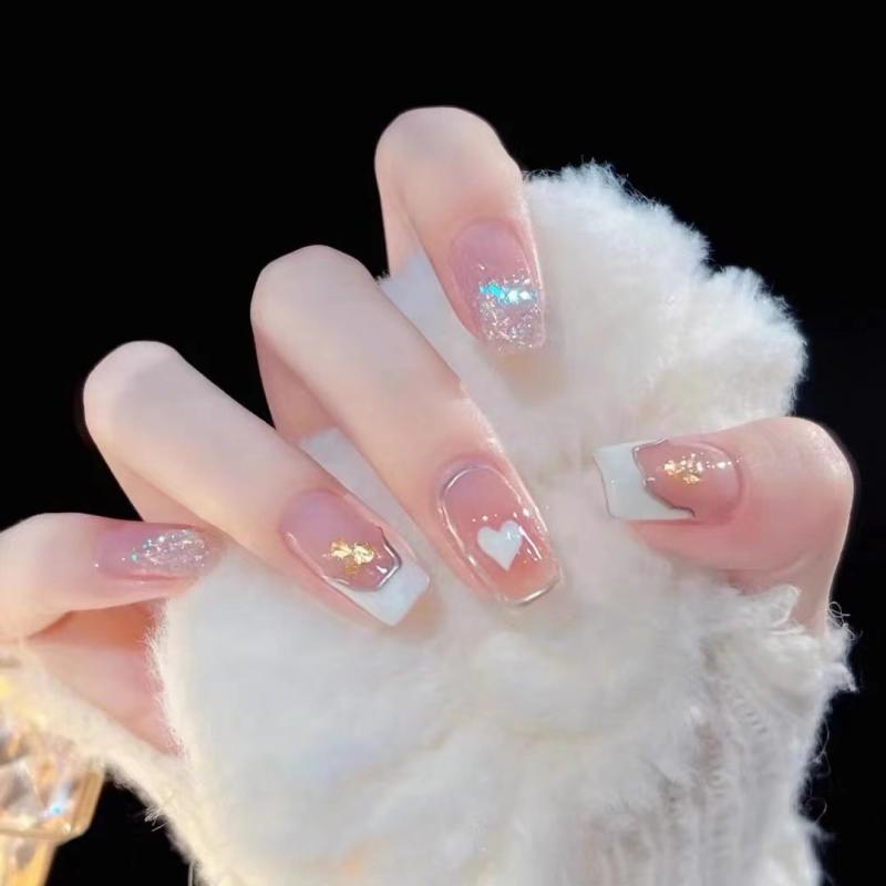 美甲 女性用 穿戴式 光療法 手作り 再利用 ステッカー かわいい 中国風 超薄 無痕 爆闪 簡約 純欲 短款 長款 ハート柄 格子柄 浮き彫り 星柄 気質 手元 ホワイト 透明 軽量 柔軟 簡単装着 日常使い