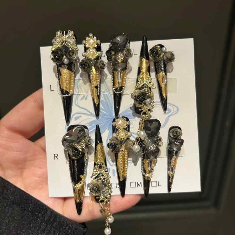 Nail - レディース ネイルチップ 超長尖型 5cm 黒金ローズ 甘め チャイナ風 辣め 軽奢 長款 穿戴式 十字架 ハート 星空柄 かわいい ゴージャス ラグジュアリー 女性用 指先アクセサリー つけ爪 フルカバー 華やかデザイン 日常使い イベント対応 手作業