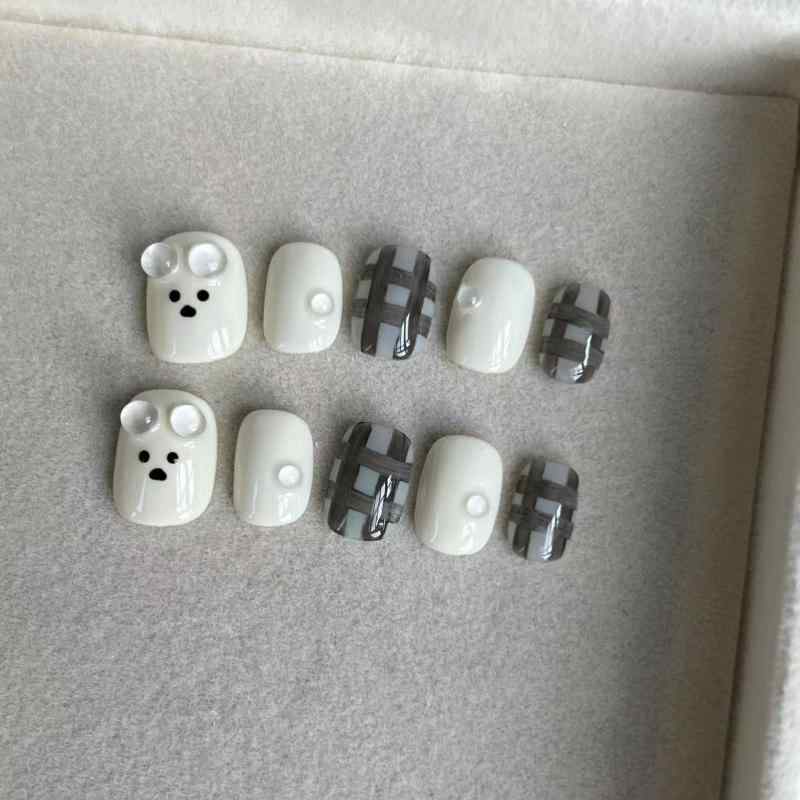 ネイルチップ 女性用 穿戴式 ミルクティー ツートン ダブルカラー チェック柄 光療法対応 手作り 取り外し可能 短方型 透明甲片 かわいい 甘め 猫目 花柄 ハート 貝殻 桃子 猫爪 蝶結び 星空 格紋 ヒョウ柄 浮き彫り クロスハート チェッカー ミ