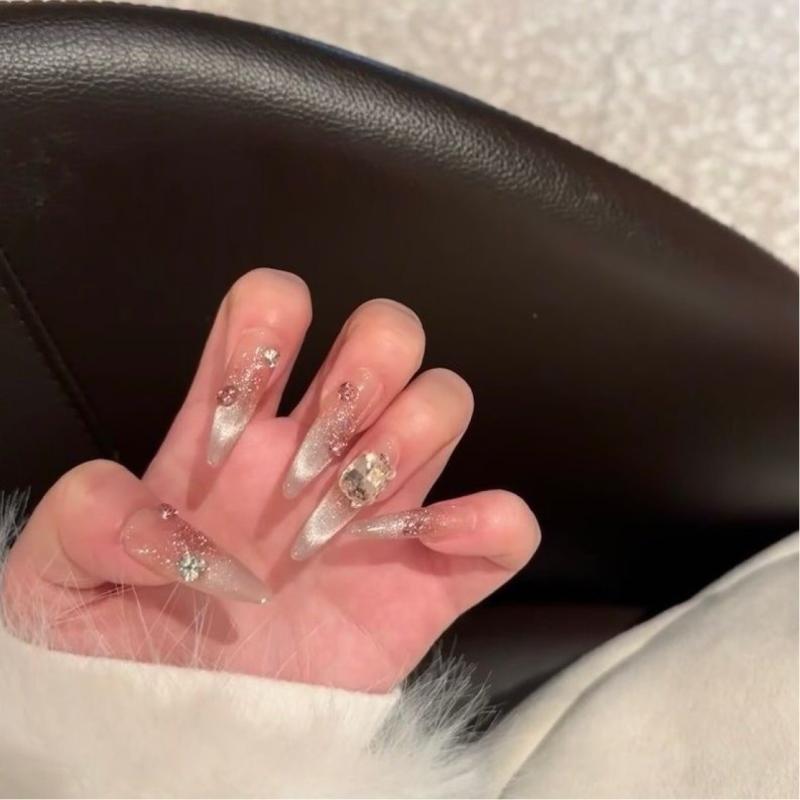 ネイル ステッカー 女性用 ミルキーティーカラー ロングタイプ フレンチスタイル 猫目効果 クリア透け感 ピンク系 かわいい 甘め 超薄型 無痕 爆闪 アイスシルク 接触冷感 ジルコニア 装飾 純欲風 ハンドメイド 貼り付け 簡単 ローズ柄 チューリップ