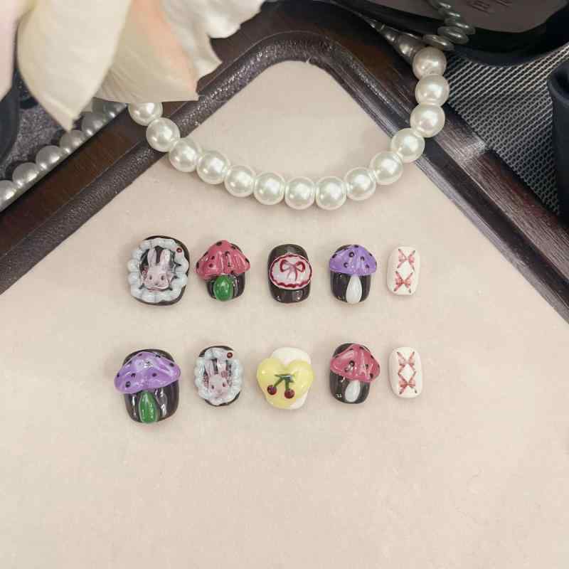 ネイルチップ 女性用 かわいい 純手工 手作り 高級感 秋冬 可愛い キノコ モチーフ ピンク ハート 蝶結び 格子柄 浮き彫り キャンディ デザイン 取り外し可能 復古 スイート クール スタイル 通年 爪用 アセタール 軽量 伸縮性 接触冷感 再生繊