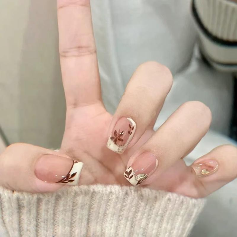 レディース ネイルチップ 短めデザイン メイプルリーフ かわいい クール ブラック 不規則 ピンク マニキュア フレンチスタイル 甘い スパイシー シンプル 桃子モチーフ 短方形 ソフト 女性用 つけ爪 ファッション アクセサリー 日常使い 軽量 自然素