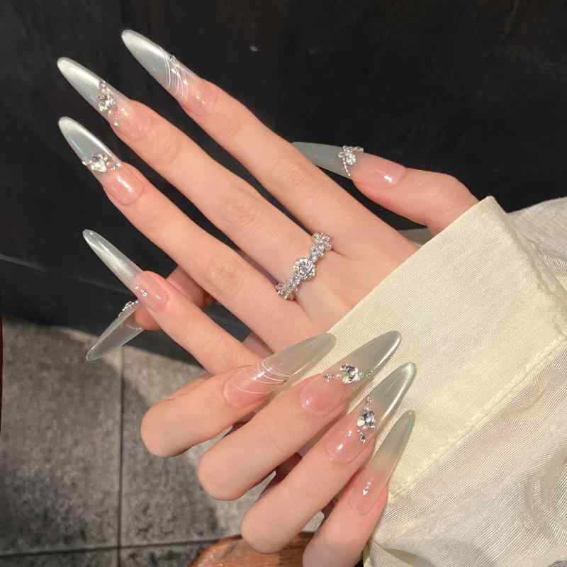 ネイルチップ フレンチスタイル かわいい 超薄無痕 シンプル ピンク系 ロング 中長 楕円形 杏仁型 透明 穿戴式 バラ柄 チューリップ柄 星柄 ガラスビーズ 薄荷色 サイドライト キャットアイ クリア 伸縮性 軽量 通勤用 普段使い 春夏