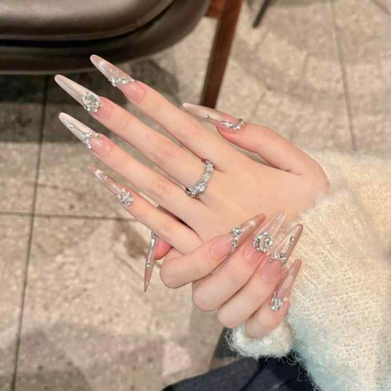 美甲 チップ 女性用 長尖型 穿戴式 法式 チェーン ストーン 爆闪 富家千金 気質 猫眼 甘い 透き通る シンプル チークネイル 長め カジュアル ラグジュアリー 指先アクセサリー
