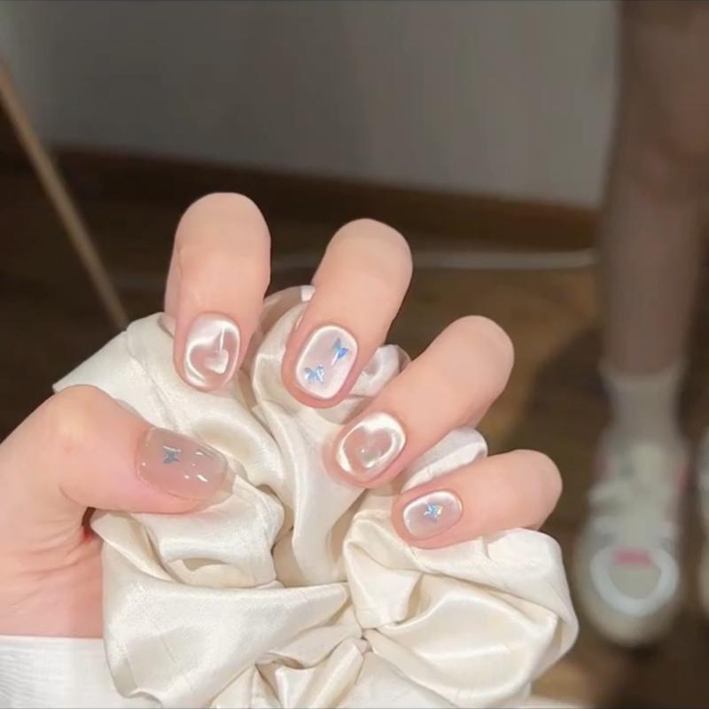 ネイルチップ 女性用 かわいい ピンク ハート バタフライ 猫眼風 透明 軽量 短め 甘めスタイル 切り替えデザイン 手作業仕上げ 伸縮性 普段使い 通勤対応 接触冷感素材 再生繊維