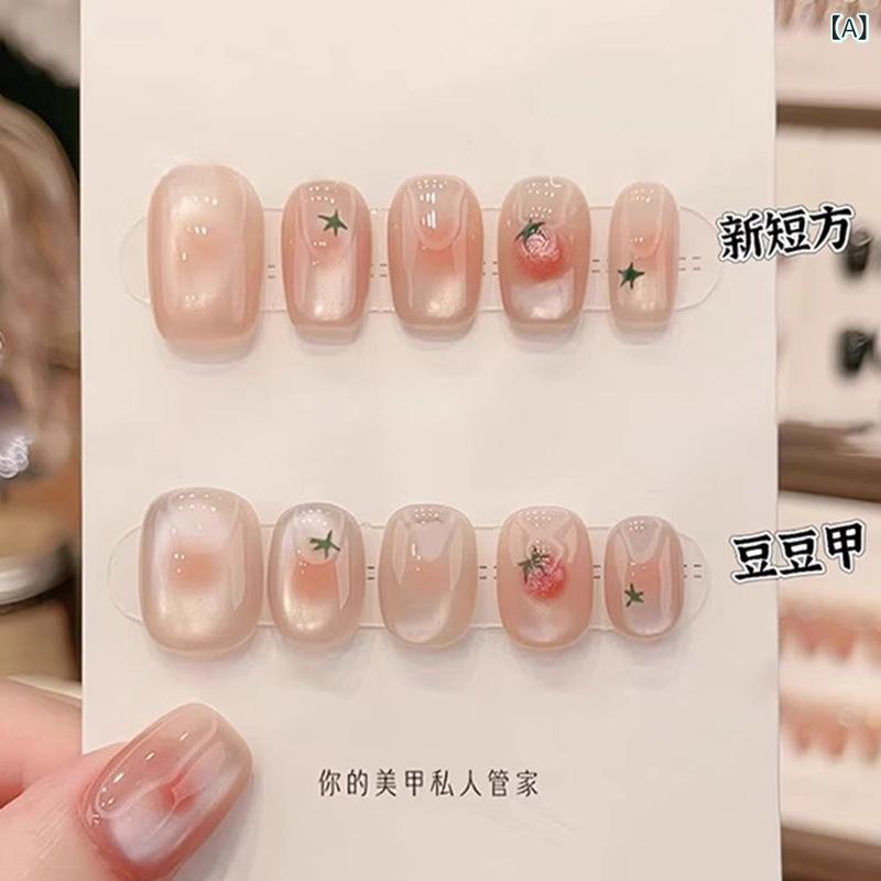 秋冬 ネイルチップ 女性用 短め 透明 かわいい 猫眼 デザイン 軽量 伸縮性 甘め スタイル 豆豆 甲 新短方 気品 輝き ホワイト系 装飾品 指先 アクセサリー 普段使い 通勤用 部屋着 軽奢風 透明甲片 穿戴式 優しい 雰囲気