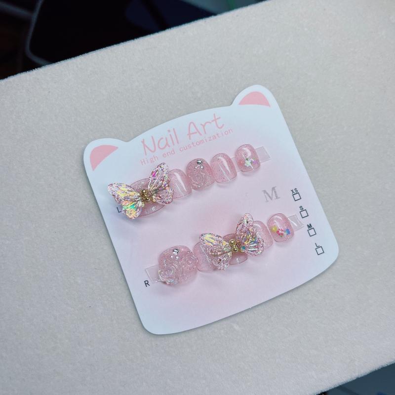 子供用 女の子 かわいい 蝶 蝶柄 ピンク ネイルシール 手作り風 キッズネイル 3-8歳 甘めスタイル カード型 装着式 子供向け コスチュームネイル ファンタジー デザイン 輝く アクセサリー 遊び心 満載 安全素材