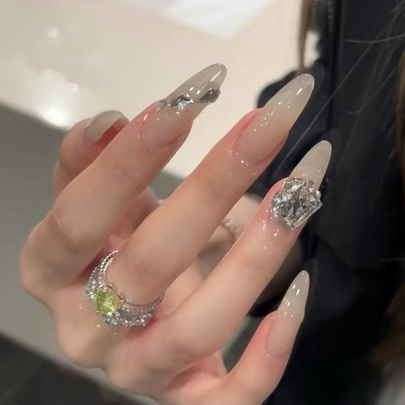 ネイルチップ 女性用 純手工 ハンドメイド ハイエンド 気品 プリンセス ヌードカラー 肌映え 輝く ジルコニア ドロップ 形状 可拆卸 装着式 復古 かわいい 猫目 スイート フレンチ ガーリー クリーン ライト ラグジュアリー ins風 純欲 スタイ