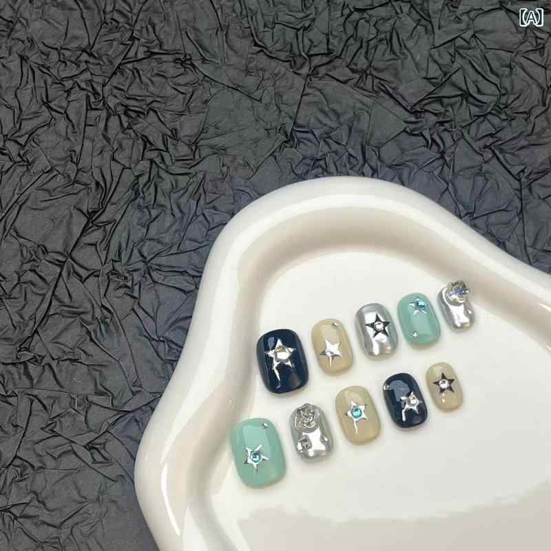 レディース ネイルチップ 穿戴式 短方円型 粉青 コントラストカラー かわいい 星空柄 ハート柄 フラワーモチーフ 蝶結び ストロベリー キャンディ 猫爪 シェル ピーチ 星柄 チークカラー クリア シースルー 輝く 薄型 フレンチスタイル ビンテージ
