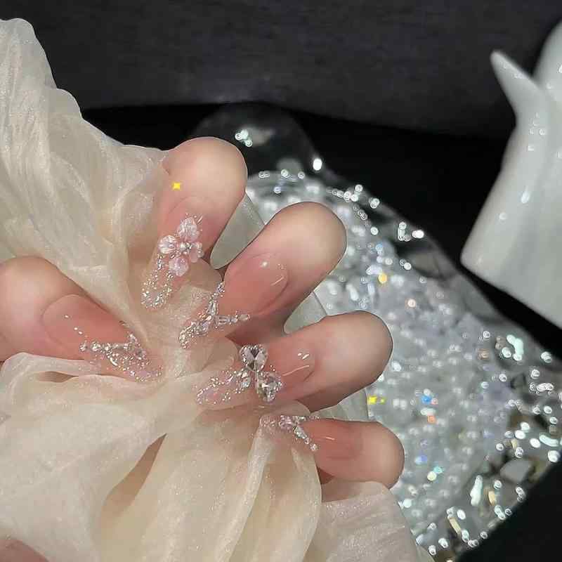 フレンチネイル チップ 女性用 春夏 長楕円 ミディアム楕円 ミディアムラダー ショートラダー 人工爪 着脱式 爆闪ジルコニア 光硬化 透け感 かわいい 甘め 中国風 クリア フレッシュ シンプル 高級感 ピュアデザイン ミッドレングス 指先ケア ネイル