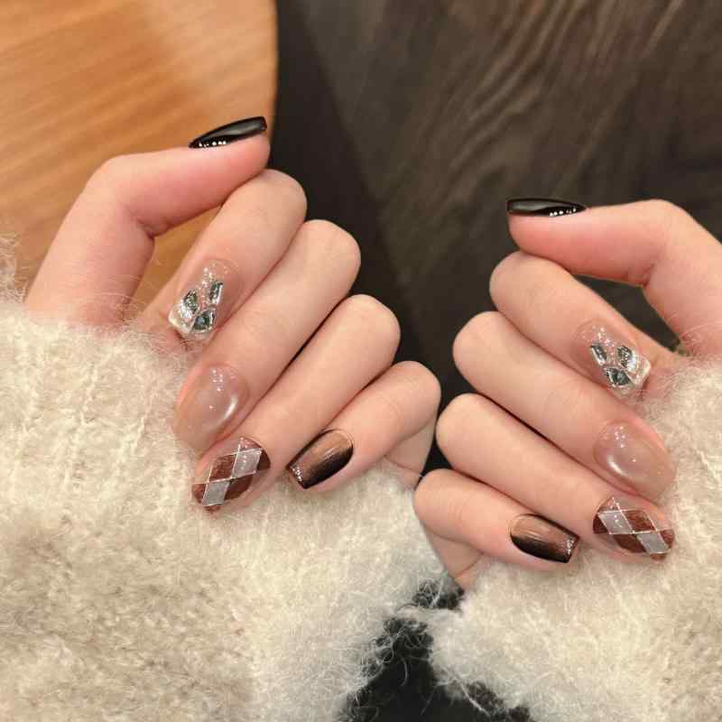 レディース ネイルチップ 猫眼 菱格 ハンドメイド 光療法 メラデ色 かわいい デザイン 十字架 郁金香 草莓 ハート 猫爪 蝶結び 蝶 ヒョウ柄 クロスハート チェック柄 ミルク柄 星 キャンディ 四芒星 甘め セクシー シンプル 欧米風 スイートクー