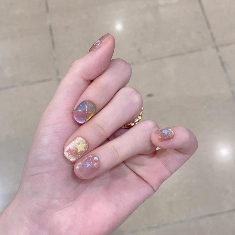 ネイルチップ 女性用 短め 菱格 猫眼 ハンドメイド かわいい 甘め 輝き シンプル 軽奢 インスピレーション 椭円形 バレエ型 スクエア型 星柄 格子柄 貝殻柄 フラット 透明感 気品 柔らか ホワイト映え 豆豆型 16mm 17mm