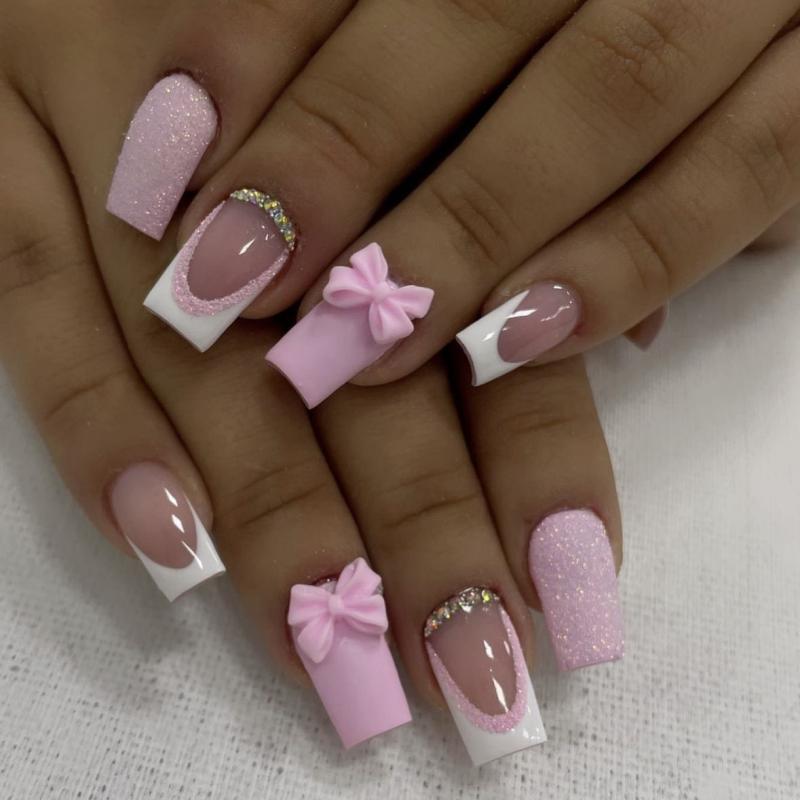 マニキュア 貼り付け式 女性用 ピンク 蝶ネクタイ かわいい 甘め フレンチ シンプル 欧米風 インス風 短め 薄手 無痕 輝き 透明 楕円形 水滴形 アーモンド形 バレエ型 欧方型 百搭 24枚