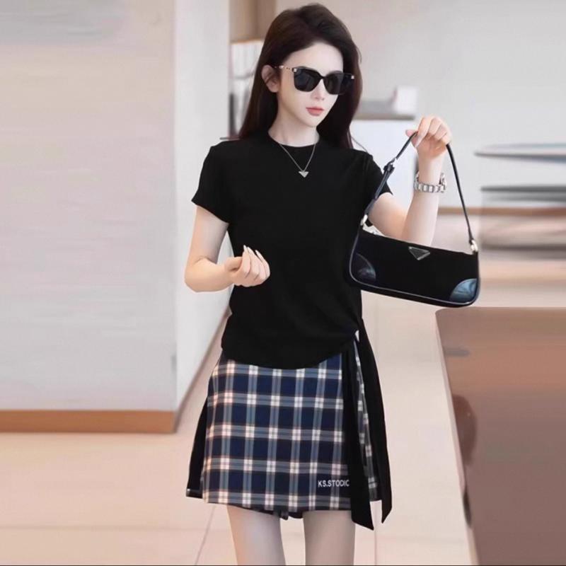 Tシャツ スカート セットアップ レディース 上下セット カジュアル 半袖 ショート丈 ミニスカート ブラック 黒 個性派 幾何学柄 普段使い デイリー コーデ 2点セット