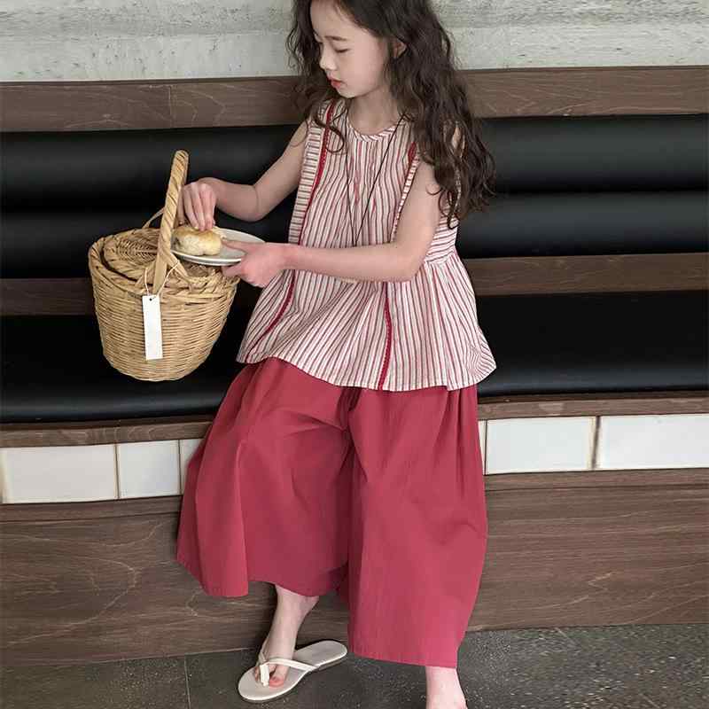 セットアップ キッズ 女の子 ノースリーブ トップス ワイドパンツ 韓国風 子供服 カジュアル おしゃれ 夏物 上下セット・カテゴリ: キッズセットアップ・対象性別: 女児・スタイル: カジュアル・セット内容: パンツセット・セット構成: 2点セット・対象年齢: 8歳以上・袖丈: ノースリーブ・フード: なし・パンツ丈: 九分丈・生地加工: 柔軟加工・厚さ: 薄手・柄: ストライプ・素材: 綿・混用率: 綿81%〜90%・安全基準: B類・閉鎖方式: プルオーバー・カラー展開: パープル、レッド・サイズ展開: 120cm、130cm、140cm、150cm、160cm、170cm