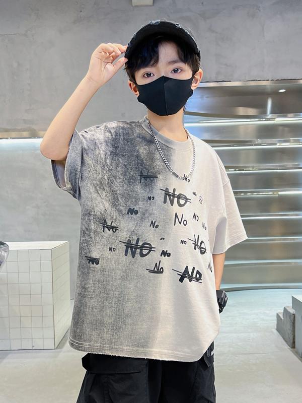 Tシャツ キッズ 男の子 半袖 トップス カットソー グラデーション 字母柄 個性的 かっこいい クール おしゃれ 通学 カジュアル 春夏・性別: 男・スタイル: 個性・袖丈: 半袖・対象年齢: 中高学年(8歳以上、身長140cm以上)・素材加工: ソフト加工・柄: アルファベット・素材: 綿65%・安全基準: B類・ネックライン: クルーネック・カラー展開: ブラック、グレー・適応身長: 120cm, 130cm, 140cm, 150cm, 160cm, 170cm・カテゴリ: キッズTシャツ