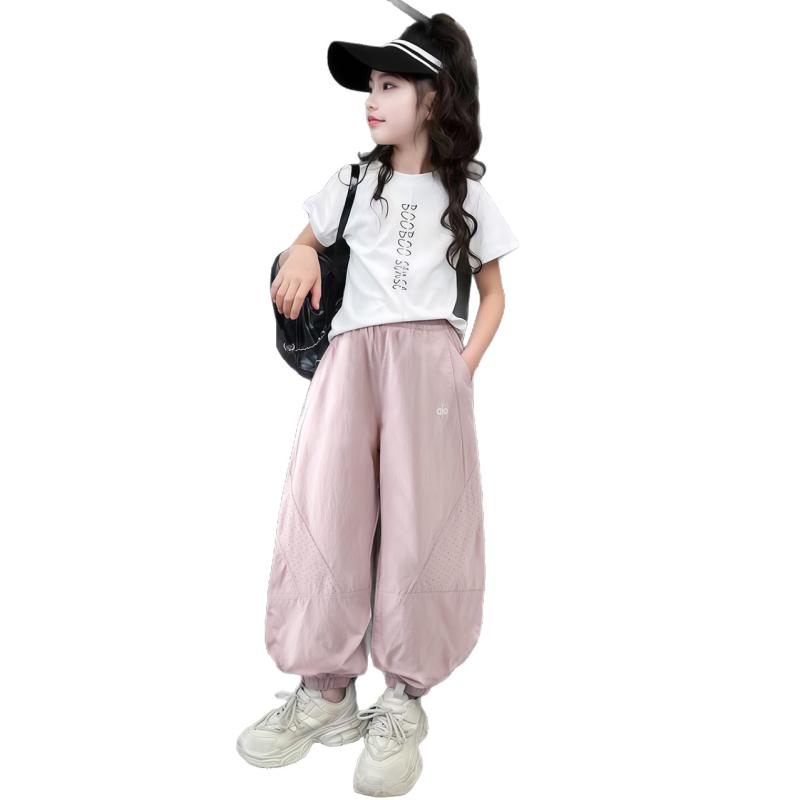 ロングパンツ キッズ 男の子 女の子 速乾パンツ 涼感 虫除け ジョガーパンツ ナイロン 軽量 通気性 部屋着 普段着 春夏["・スタイル: 欧米風・素材: ナイロン95%・パンツ丈: ロング・対象性別: 男女兼用・対象年齢: 8歳以上(140cm以上)・パンツタイプ: カジュアルパンツ・ウエスト: 中腰・カラー展開: 藏青色, 米灰色, バレエピンク・サイズ展開: 100cm, 110cm, 120cm, 130cm, 140cm, 150cm, 160cm, 170cm・カテゴリ: 子供用パンツ・デザイン要素: スポーツ, アルファベット"]