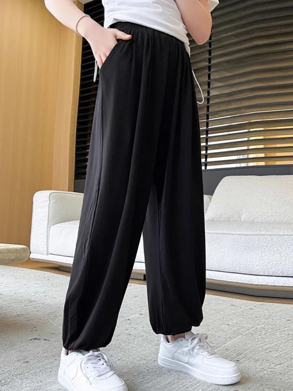 ロングパンツ キッズ 男の子 女の子 モダール ジョガーパンツ スウェットパンツ 薄手 防蚊 カジュアル 春夏 伸縮性 通気性 肌触り良い 普段着 通学用 公園遊び ウエストゴム 動きやすい 快適 シンプル 無地・スタイル: 韓国風・素材: モダール95%・安全基準: B類・パンツ丈: ロングパンツ・対象: ユニセックス・対象年齢: 中大童(8歳以上、140cm以上)・タイプ: スポーツパンツ・仕上げ: 柔軟処理・柄: 無地・デザイン要素: 親子ペア・縫製仕様: 平車針目12~14針/3cm・仕上げ処理: 糸処理済み・ウエスト: ハイウエスト・カラー展開: ブラック, グレー・サイズ展開: 110-120cm, 120-130cm, 130-140cm, 140-150cm, 145-155cm, 155-165cm・カテゴリ: キッズパンツ