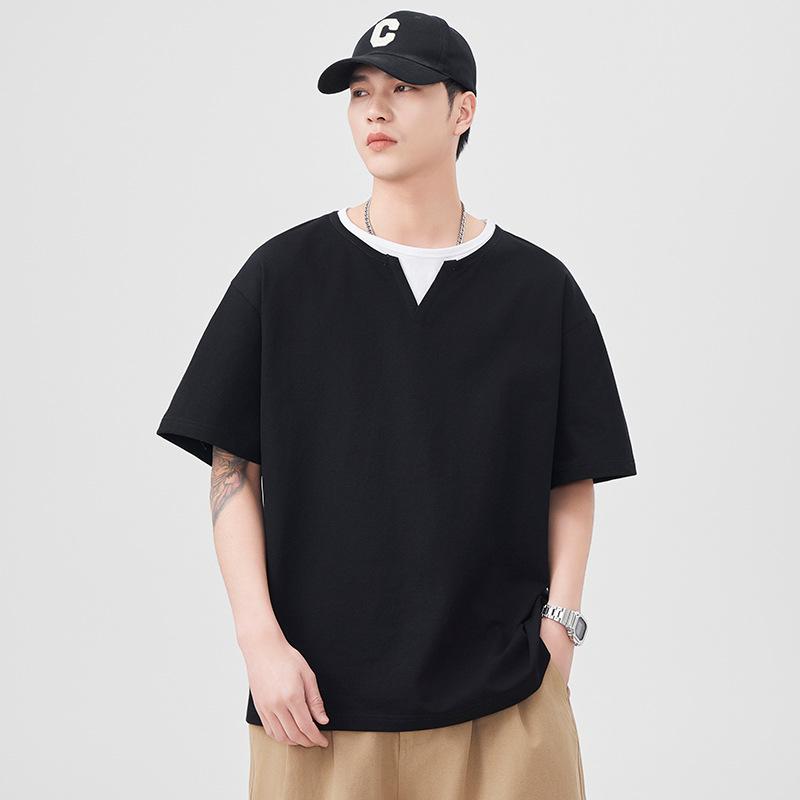 Tシャツ メンズ フェイクレイヤード トップス 半袖 クルーネック ゆったり シンプル 春夏 綿 無地 カジュアル 普段使い・カテゴリ: Tシャツ・スタイル: 日系・素材: 綿84.9%、ポリエステル15.1%・シルエット: ルーズ・ネックライン: クルーネック・袖丈: 半袖・袖型: ドロップショルダー・柄: 無地・カラー展開: ブラック・サイズ展開: M,L,XL,2XL,3XL・重量: 約210g・機能性: 透気性・対象性別: メンズ