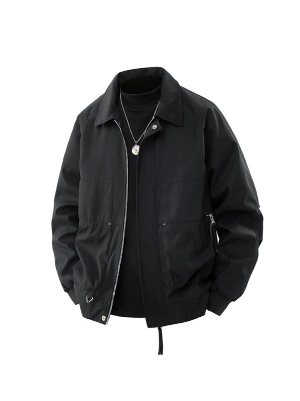 ジャケット メンズ 襟付き カキー 高級感 春秋 トレンド流 紳士服 トップス スタイリッシュ アウター カジュアル・機能: 防風・カテゴリ: 夾克・スタイル: トレンド・対象年齢層: 24-35歳・ネックライン: 翻領・フィット感: 緩め・フード: なし・厚さ: 普通・誤差範囲: 1-3cm・素材名: ポリエステル（テトロン）・主な素材成分: ポリエステル100%・裏地成分: ポリエステル100%・利用シーン: 日常・スタイル詳細: マルチポケット・裾デザイン: 直裾・加工: 形態安定処理・ポケット仕様: サイドスリットポケット・着用方法: アウター・袖丈: 長袖・カラー展開: ブラウン、ディープパープル、杏色、琥珀ブラック・サイズ展開: M,L,XL,2XL,3XL,4XL・袖の形状: 通常袖・対象年齢: 大人・対象性別: 男性