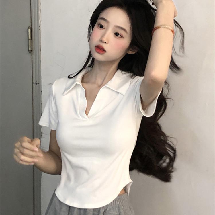 Tシャツ レディース 半袖 ショート丈 コンパクト 美式レトロ 辣妹風 ポロ襟 デザイン感 トップス スタイリッシュ カジュアル・カテゴリ: Tシャツ・素材: ポリエステル90-95%・スタイル: 都市風、英倫風、エレガント、通勤風、知性風・ネックライン: ポロネック・袖丈: 半袖・袖型: 通常袖・フィット感: タイト・着丈: 短め(40-50cm)・デザイン: プルオーバー・カラー展開: ホワイト、ブラック・サイズ展開: M、L、XL、XXL