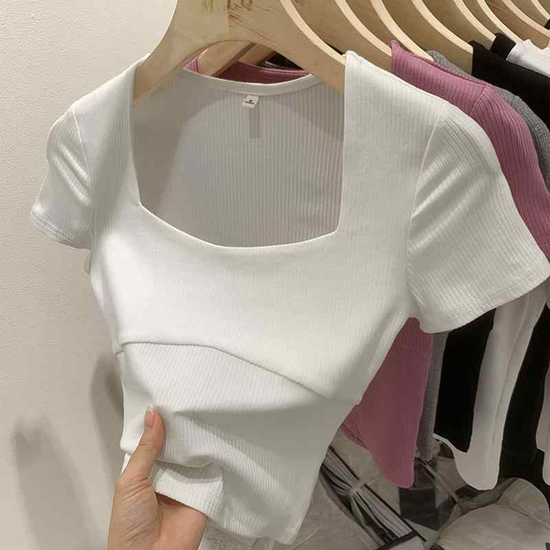 Tシャツ レディース 半袖 無地 スクエアネック ショート丈 スリム タイト 美脚効果 セクシー デート 普段使い カジュアル シンプル デザイン感・カテゴリ: Tシャツ・素材: アクリル・柄: 無地・袖丈: 半袖・シルエット: スリムフィット・ネックライン: スクエアネック・袖のタイプ: 通常・カラー展開: ホワイト, グレー, ピンク, ブラック・サイズ展開: S, M, L, XL・スタイル: 通勤スタイル