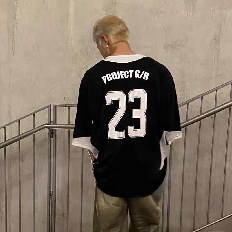 Tシャツ メンズ レディース 半袖 トップス カットソー アメフト風 バイク風 ユニセックス ゆるシルエット カジュアル スポーティー オーバーサイズ クルーネックtype: stringvalue: ・スタイル: ストリート・主な素材: 綿71-80%・生地名称: 精梳棉・柄: 無地・フィット感: ルーズ・対象年齢層: 10代-20代・スタイルタイプ: プルオーバー・ネックライン: クルーネック・袖丈: 半袖・フード: なし・厚さ: 普通・生地の特長: 通気性、色落ちしにくい・用途: カジュアル・デザイン詳細: ロゴプリント・加工: 形態安定加工・カラー展開: ブラック、イエロー・サイズ展開: 91.44cm, 182.88cm, 274.32cm・カテゴリ: Tシャツ・袖の形状: レギュラー・重量: 約180-250g・対象年齢: 大人・対象性別: 男性