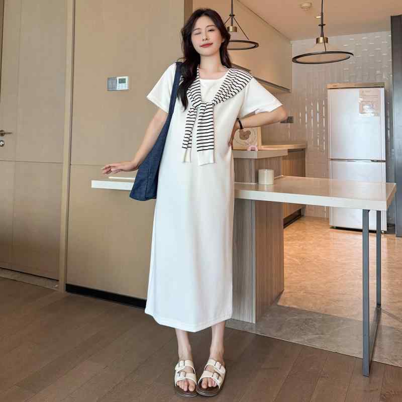 マタニティ ワンピース レディース 春夏 Tシャツワンピース ロング丈 スリット 膝下丈 シンプル カジュアル 妊婦服 ゆったり 部屋着 普段使い・カテゴリ: 连衣裙・ネックライン: クルーネック・袖丈: 三分袖・素材: 再生繊維、ポリエステル・素材構成: 再生繊維30-50%、ポリエステル30-50%・柄: 無地・スカート丈: ミモレ丈・カラー展開: ブラック+ブラックホワイトストライプ、ミルクホワイト+ホワイトストライプ・サイズ展開: M,L,XL,2XL・シルエット: H型・袖タイプ: レギュラー袖・スタイル: 日韓カジュアル・加工: サンドウォッシュ