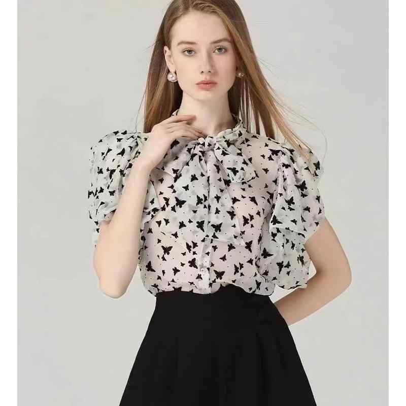 ブラウス レディース 半袖 シフォン リボン ゆったり パフスリーブ セクシー レディ 蝶結び トップス シンプル 大人かわいい 上品 通勤 通学 普段使い お出かけ 涼しい 軽量 シフォンブラウス 柔らかい 快適・カテゴリ: カーディガン・シルエット: ゆるめ・ネックライン: クルーネック・袖のタイプ: 通常袖・袖丈: 五分袖・カラー展開: ホワイト、ローズピンク、ピンク、ブルー、ブラック、アプリコット・サイズ展開: フリーサイズ・スタイル: 通勤・素材構成: 30%～50%・性別: 女性