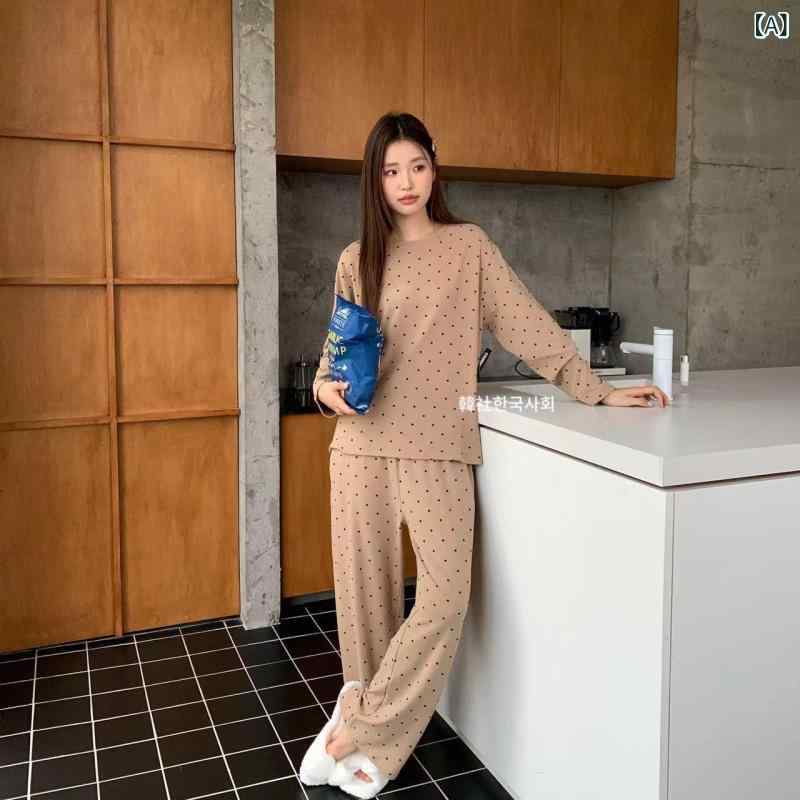 ルームウェア レディース 上下セット 秋冬 パジャマ 水玉柄 長袖 ロングパンツ 韓国風 かわいい リラックス 部屋着・カテゴリ: セットアップ・素材: 綿・スタイル: シンプルカジュアル・主な素材: 綿・厚み: 中厚・生地重量: 181-200g/平方メートル・ネックライン: クルーネック・袖丈: 長袖・ボトムス丈: ロング丈・機能: カジュアル, 通気性, ストレッチ, 快適・用途: ホームウェア・カラー: ミルクアプリコット, グレー, ピンク, ブラウン・サイズ: フリーサイズ・素材混用率: 90-95%