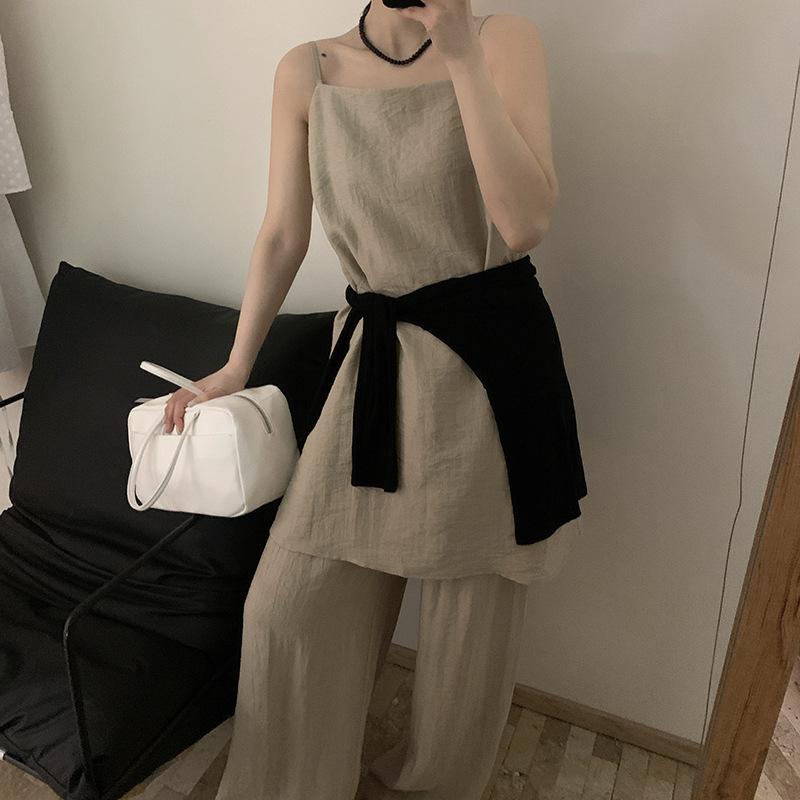 韓国 風 夏 ゆったり 通勤 万能 ミニマリストワイドバージョンサロペットパンツ ゆったり 着痩せ カジュアル パンツ オールドマネースタイルセットアップ レディース商品番号: E03066パターン: ソリッドカラーパンツ丈: パンツ人気要素: ソリッドカラー職人技: コラージュ/スプライシング発売年・発売時期: 2025年夏生地名: コットン主な生地構成: その他主な生地構成 2: その他ブランド: ブランドなし色: 緑スーツサイズ: ワンサイズスタイルタイプ: 日本と韓国風レジャー適用シーズン: 夏スタイル: リラックススタイルスーツスタイル: パンツスーツ対象性別: 女性スリーブタイプ: ノースリーブ袖丈: ノースリーブラベル: 襟ネーム付き製品カテゴリー: カジュアルスーツタイプ: ソースファクトリータグ: タグ付き