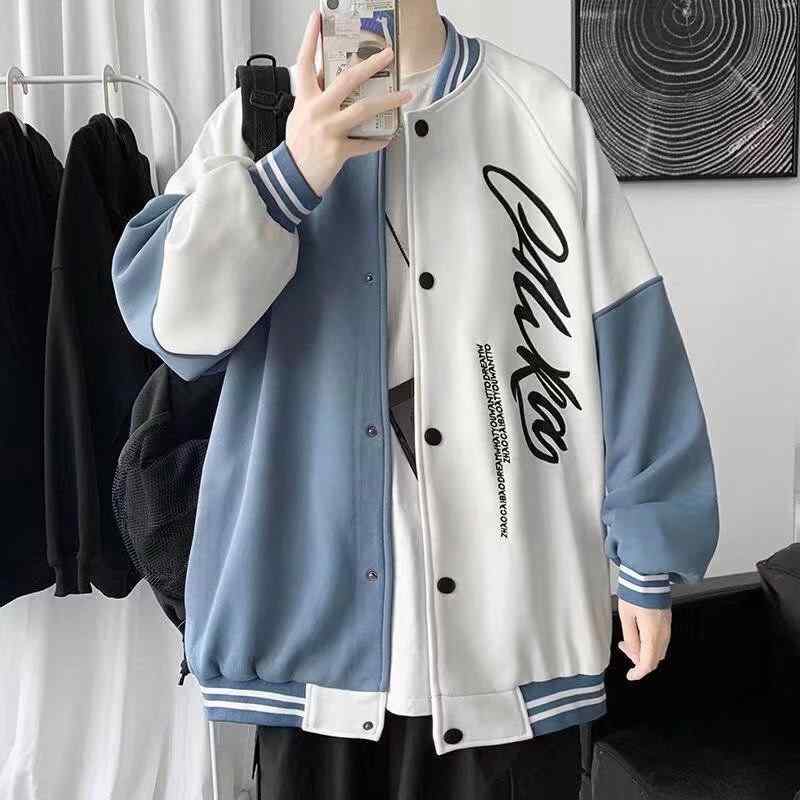 ジャケット メンズ 野球服 スタジャン 春秋 薄手 アウター ポップ ストリート系 カジュアル ゆったり 配色 切り替え ロゴ プリント 韓国風 スポーティー 大きいサイズ・カテゴリ: ジャケット・スタイル: スポーツ・襟のデザイン: スタンドカラー・フィット感: ジャストフィット・フード: フードなし・生地の厚さ: 普通・柄: 無地・対象: ティーンエイジャー・素材: 化学繊維混紡・表地成分: ポリエステル70%・裏地成分: ポリエステル91-95%・シーン: カジュアル・デザイン: ステッチ入り・裾デザイン: ストレートヘム・加工: 形態安定加工・着丈: レギュラー・ポケット: サイドポケット・着用方法: アウター・袖丈: 長袖・カラー展開: ブルー, ダークグレー・サイズ展開: M, L, XL, XXL, 3XL・袖の形状: ラグランスリーブ・対象年齢: 大人・性別: メンズ・素材機能: 耐摩耗性, 防風性, 吸湿速乾性