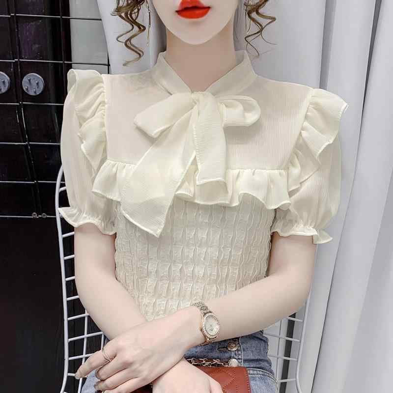 ブラウス レディース 半袖 フリル リボン シフォン 透け感 襟付き ガーリー フェミニン パフスリーブ トップス フレンチ ガーリー スタイル デート 普段使い 上品 きれいめ 夏・カテゴリ: シャツ・素材: シフォン、ポリエステル・袖丈: 半袖・ネックライン: スタンドカラー・袖の形状: ランタンスリーブ・スタイル: スイート・カラー展開: ホワイト、ピンク、アプリコット・サイズ展開: S, M, L, XL, 2XL, 3XL・素材混用率: 50%-70%