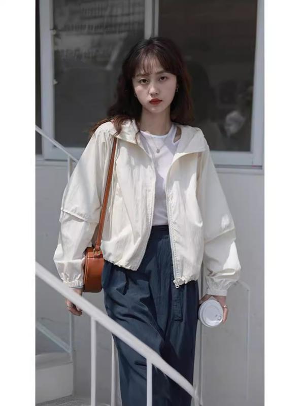 ウィンドブレーカー レディース 春夏 薄手 フード付き ショート丈 パーカー UVカット 通気性 アウター 日焼け対策 長袖 カジュアル 軽量 無地・カテゴリ: アウター・素材: ポリエステル・柄: 3Dプリント・シルエット: ルーズ・厚さ: 薄手・着丈: 50〜65cm・袖丈: 長袖・袖の形状: 普通袖・ネックライン: フード付き・流行要素: 3D立体柄・加工: 形態安定加工・カラー展開: オフホワイト・サイズ展開: S, M, L, XL, XXL・スタイル: カジュアル・対象: ユニセックス・年齢層: 大人・性別: レディース