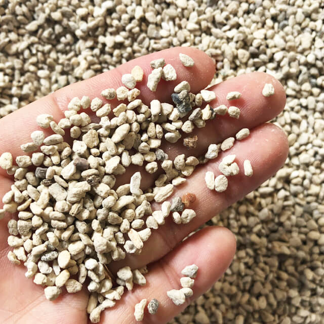 軽石 0.5L 化粧砂 白 小粒 中性 マルチング おしゃれ サボテン 盆栽 アクアリウム ...