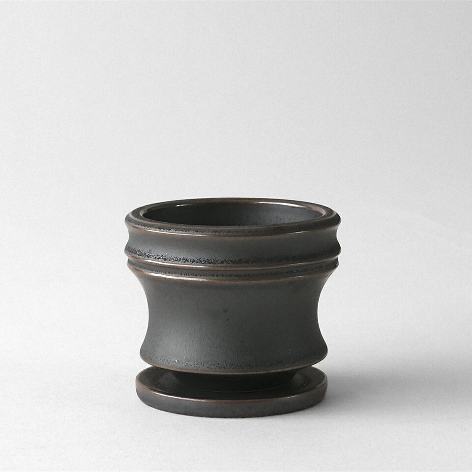 Rakuten - Alloy【 S 】3号 Φ9cm×H7.3cm 植木鉢 受け皿付 小さい マット シルバーブラック グレー 黒 ゴールド シャープ 鉢 高台 渋い かっこいい コンパクト 釉薬 おしゃれ シンプル 塊根 個性的 アガベ 多肉 コーデックス 切り欠き アロイ 金属 鉄 くびれ